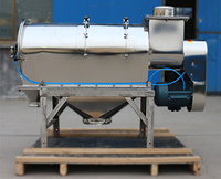 氣旋篩利用的使氣體的回旋將物料撲到篩網(wǎng)上，利用篩網(wǎng)孔徑的大小從而實(shí)現(xiàn)物料的篩分。