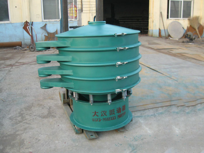 直徑1000型振動篩除了有碳鋼材質(zhì)其還有不銹鋼+碳鋼,以及全不銹鋼的選擇,用戶可根據(jù)用戶物料的性質(zhì)不同可進行選擇。