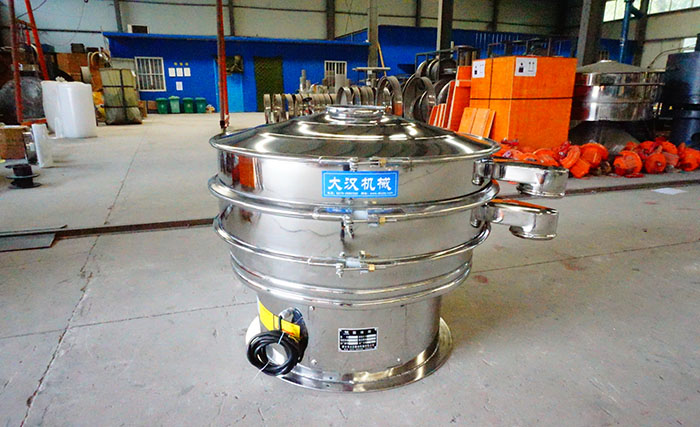 全不銹鋼振動篩采用304不銹鋼材質(zhì),利用不銹鋼材質(zhì)的耐氧化,防腐蝕的特點,實現(xiàn)物料的篩分目的。