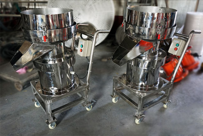 450型過濾篩機實拍：全不銹鋼小推車式過濾篩，便于篩機的移動，適合場地不確定的用戶。